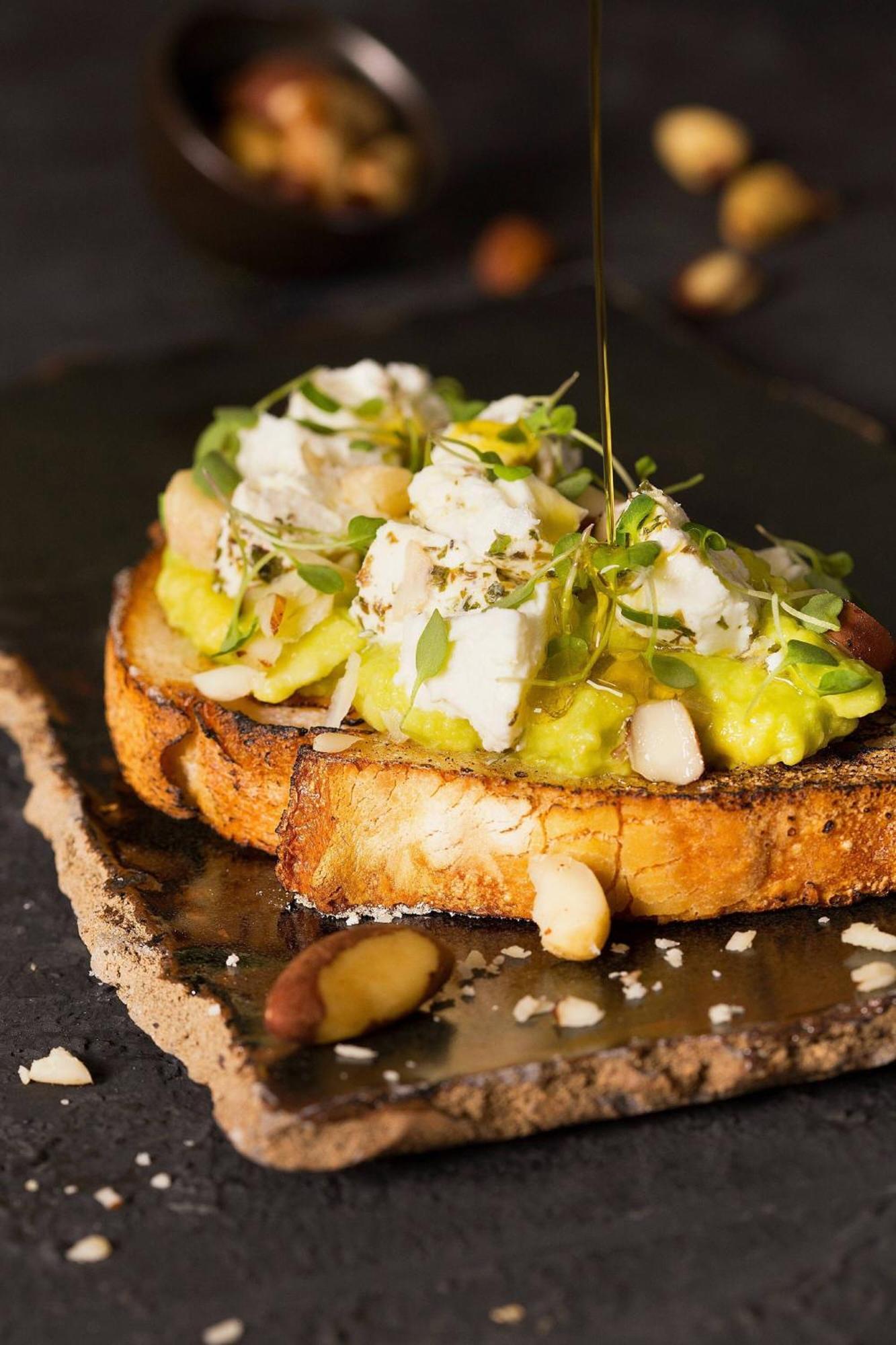 Renaissance Sao Paulo Hotel Luaran gambar Avocado and goat's cheese on toast